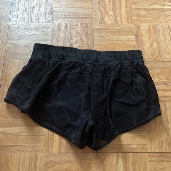 Lululemon City Sky Run By Short Black size 8 - Picture 8 of 11